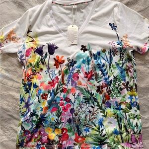 NWT Floral V-Neck Women Top
